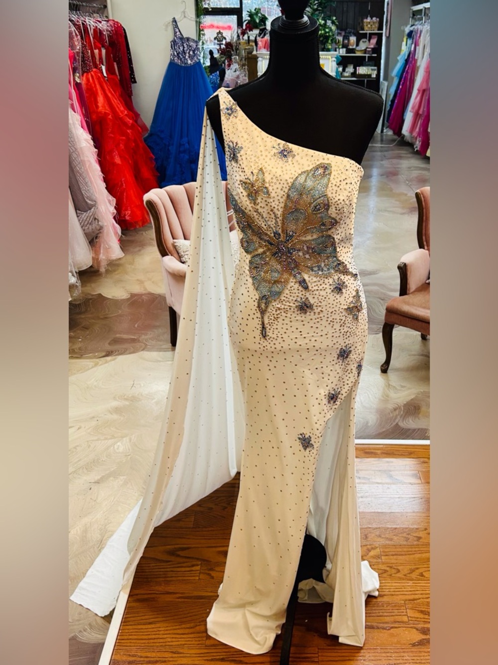 One-Shoulder Cream Prom Gown with Embroidered Butterfly